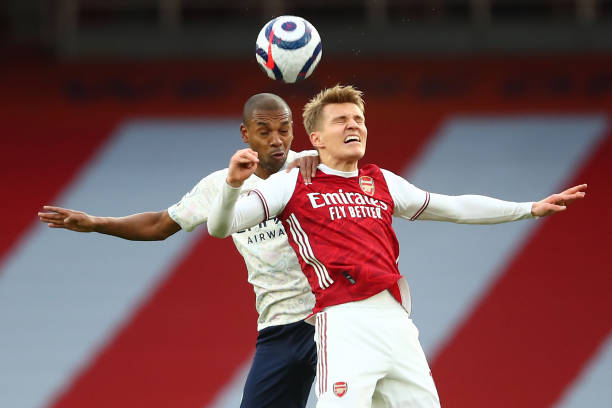 员的表现逐 员的表现逐